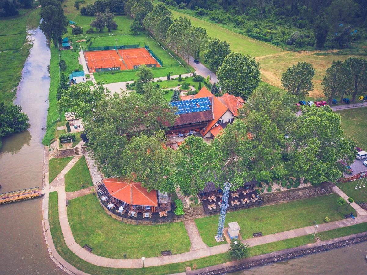 Hotel Dunav イロク エクステリア 写真
